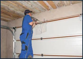 Garage Doors Store Repairs Tacoma, WA 253-656-5126 - cont-gdr-door-repair-08m